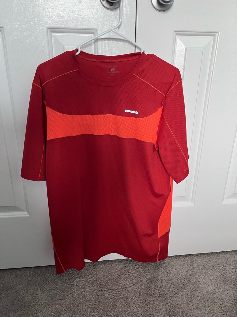 Patagonia Men’s Large orange Short sleeve lightweight shirt